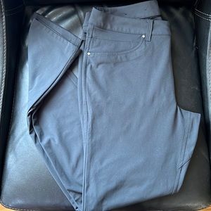 Lululemon Men's Classic fit pant. Charcoal, wrinkle free, excellent condition!